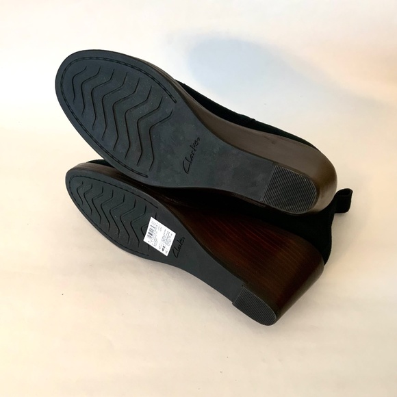 Clarks Women's Clarkdale 2 Top Black Suede Wedged Bootie Chelsea Ankle Boots 9 - Picture 7 of 10